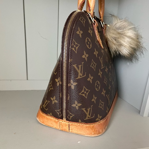 AUTHENTIC Louis Vuitton Alma - Picture 5 of 10